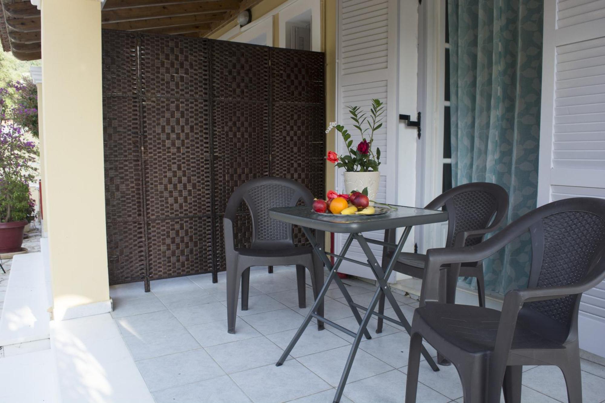 Marina Apartments, Агиос Гордиос Екстериор снимка