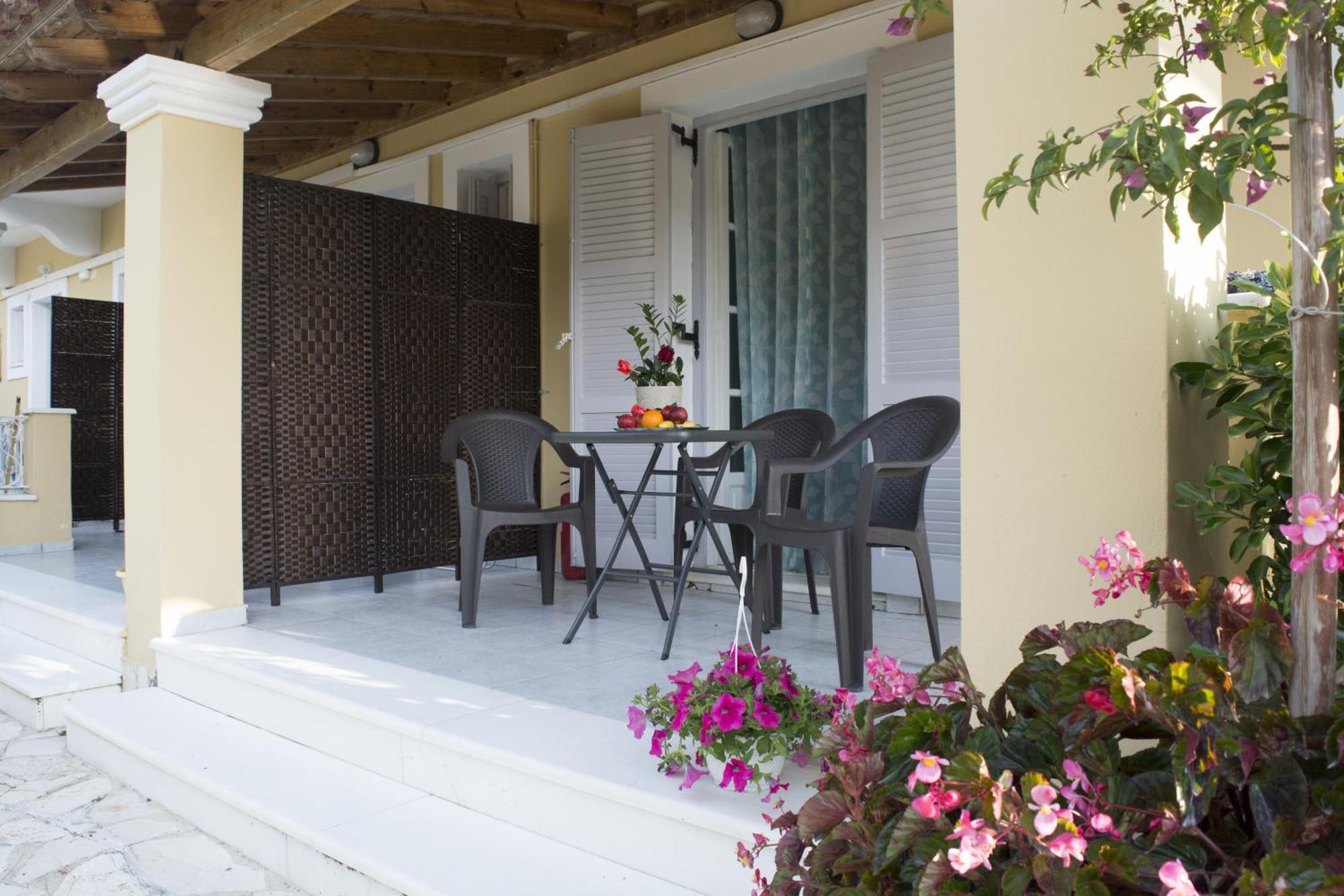 Marina Apartments, Агиос Гордиос Екстериор снимка