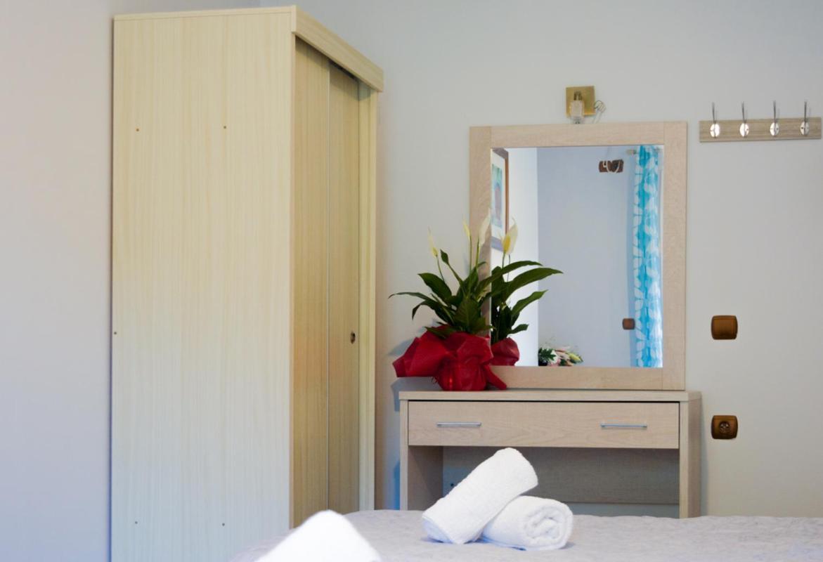 Marina Apartments, Агиос Гордиос Екстериор снимка