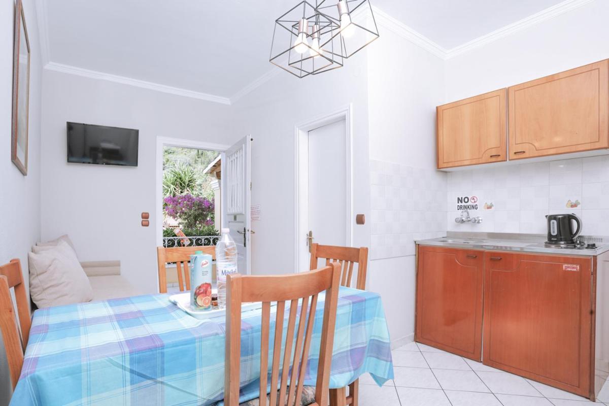 Marina Apartments, Агиос Гордиос Екстериор снимка
