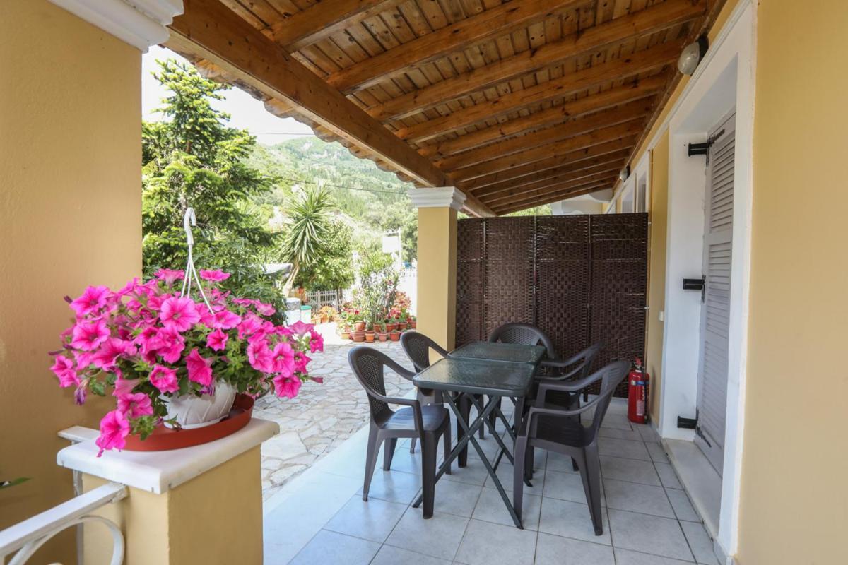 Marina Apartments, Агиос Гордиос Екстериор снимка