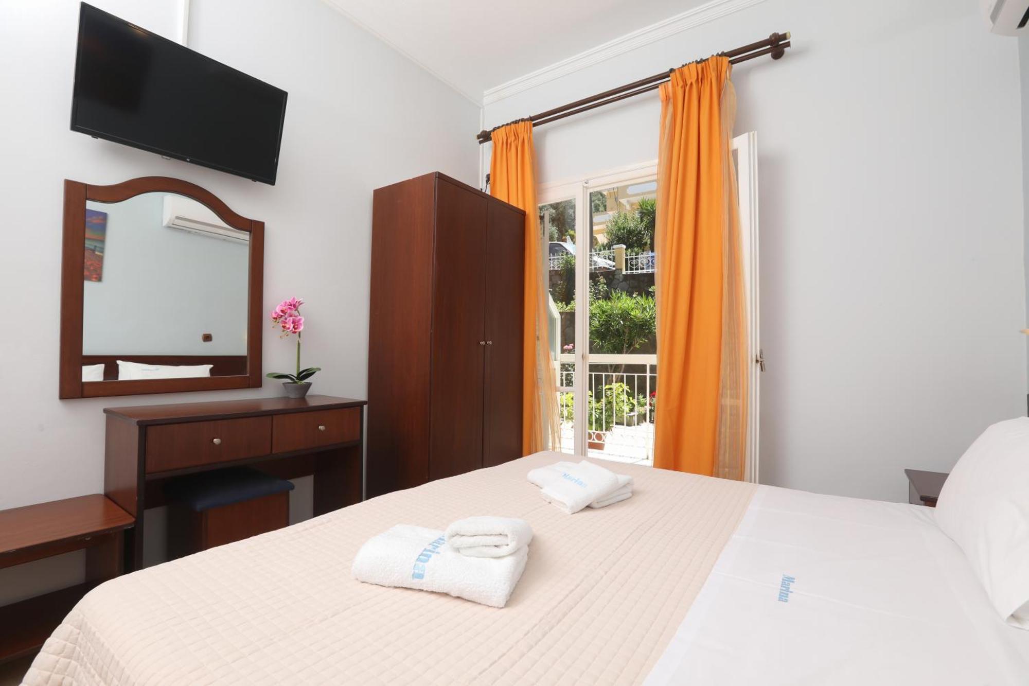 Marina Apartments, Агиос Гордиос Екстериор снимка