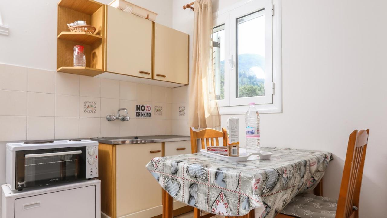 Marina Apartments, Агиос Гордиос Екстериор снимка