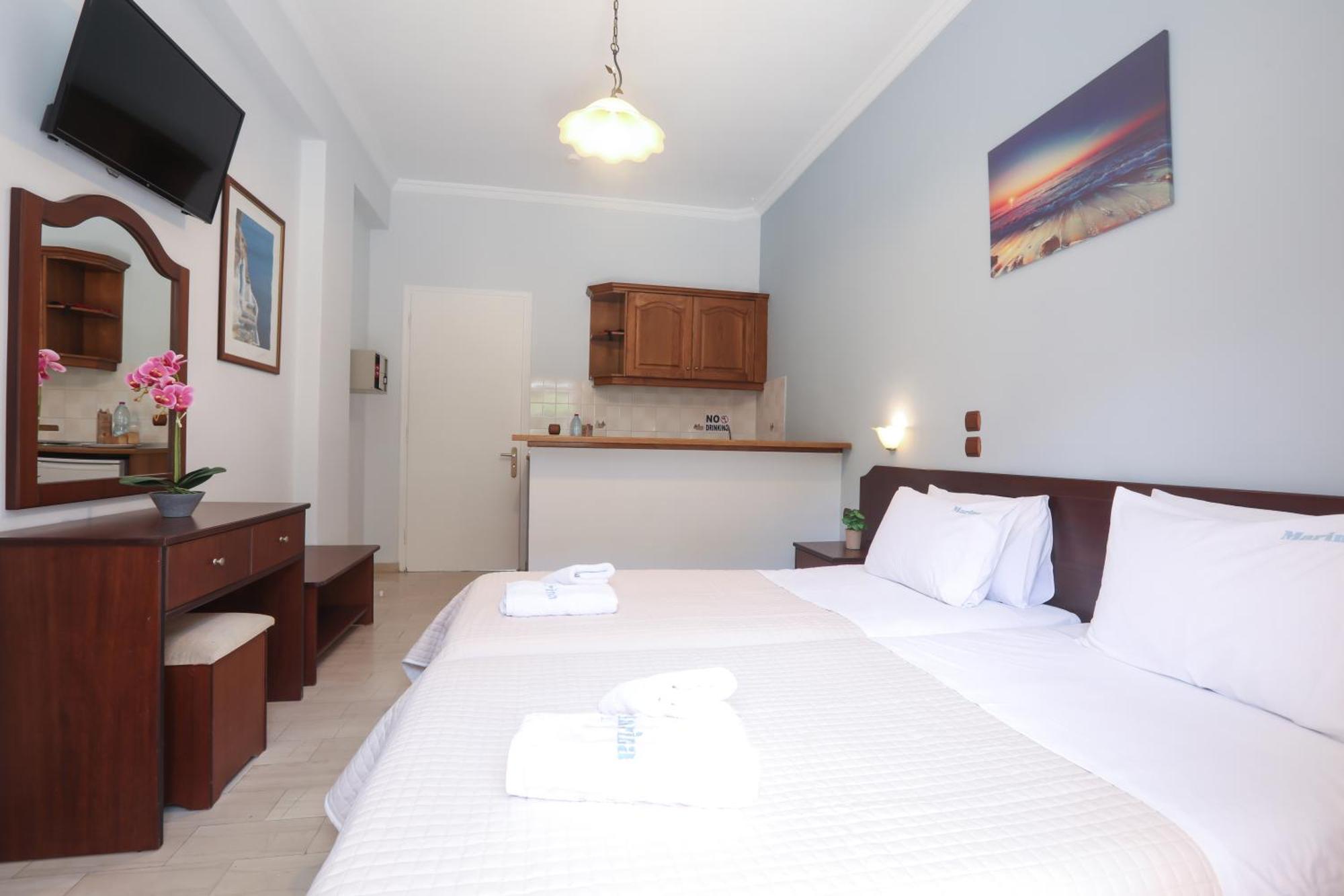Marina Apartments, Агиос Гордиос Екстериор снимка